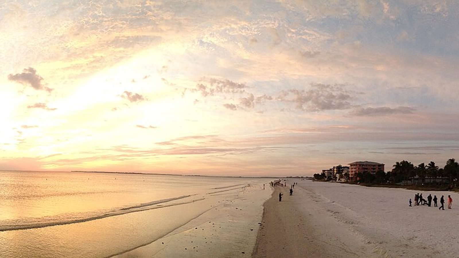Lynn Hall Memorial Park (Fort Myers Beach) shoreline