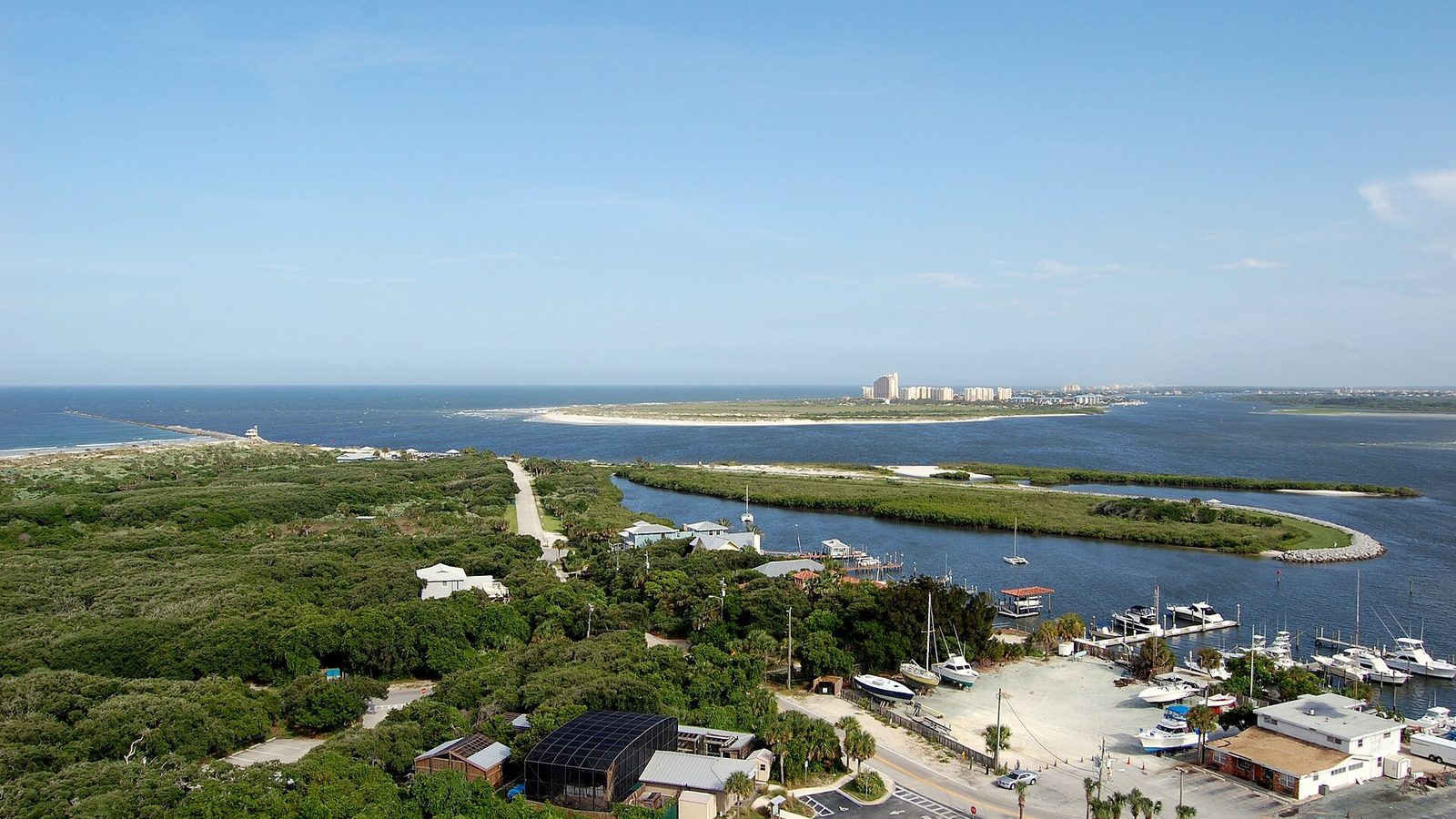 Lighthouse Point Park shoreline
