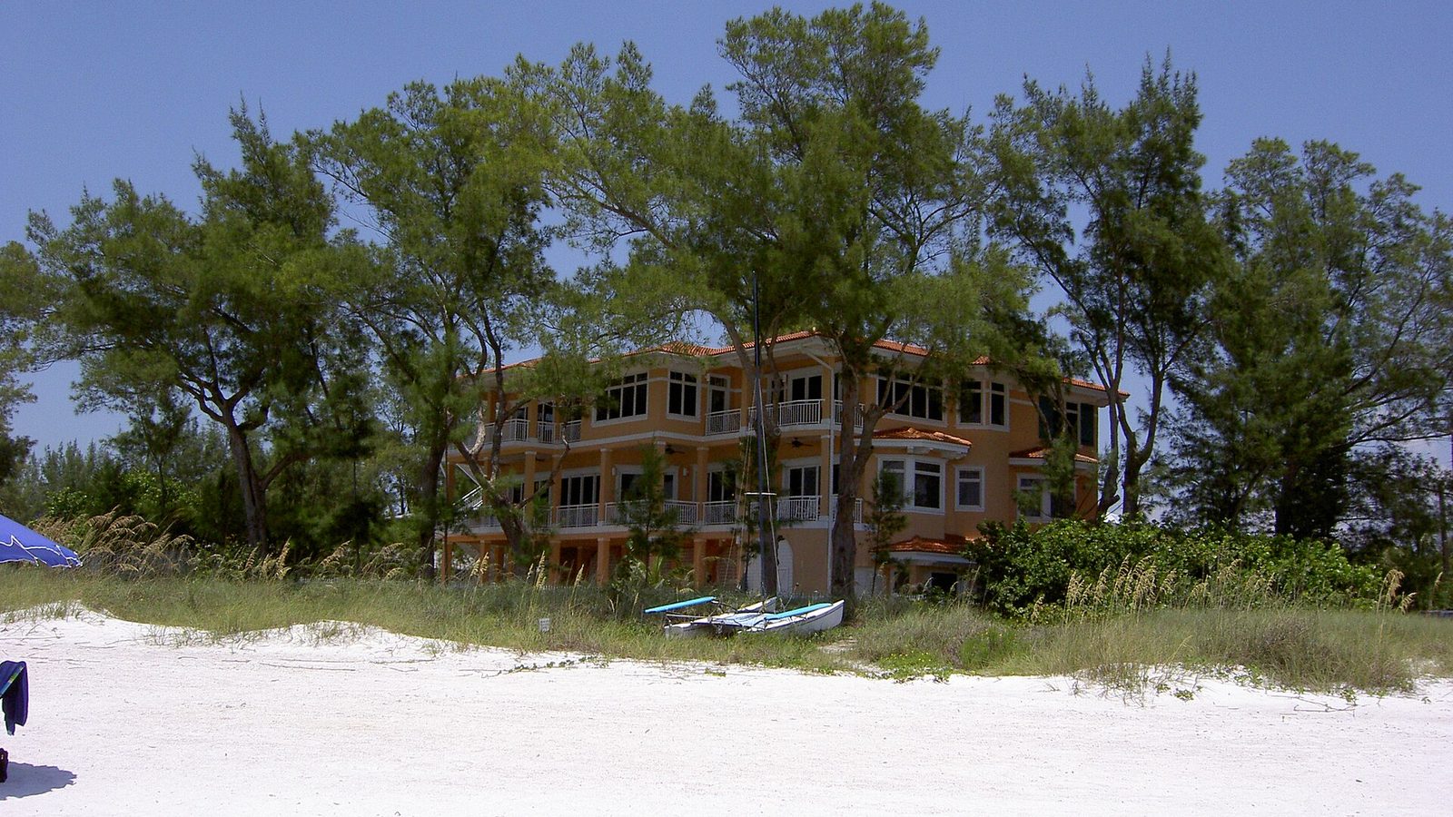 Manatee Public Beach shoreline