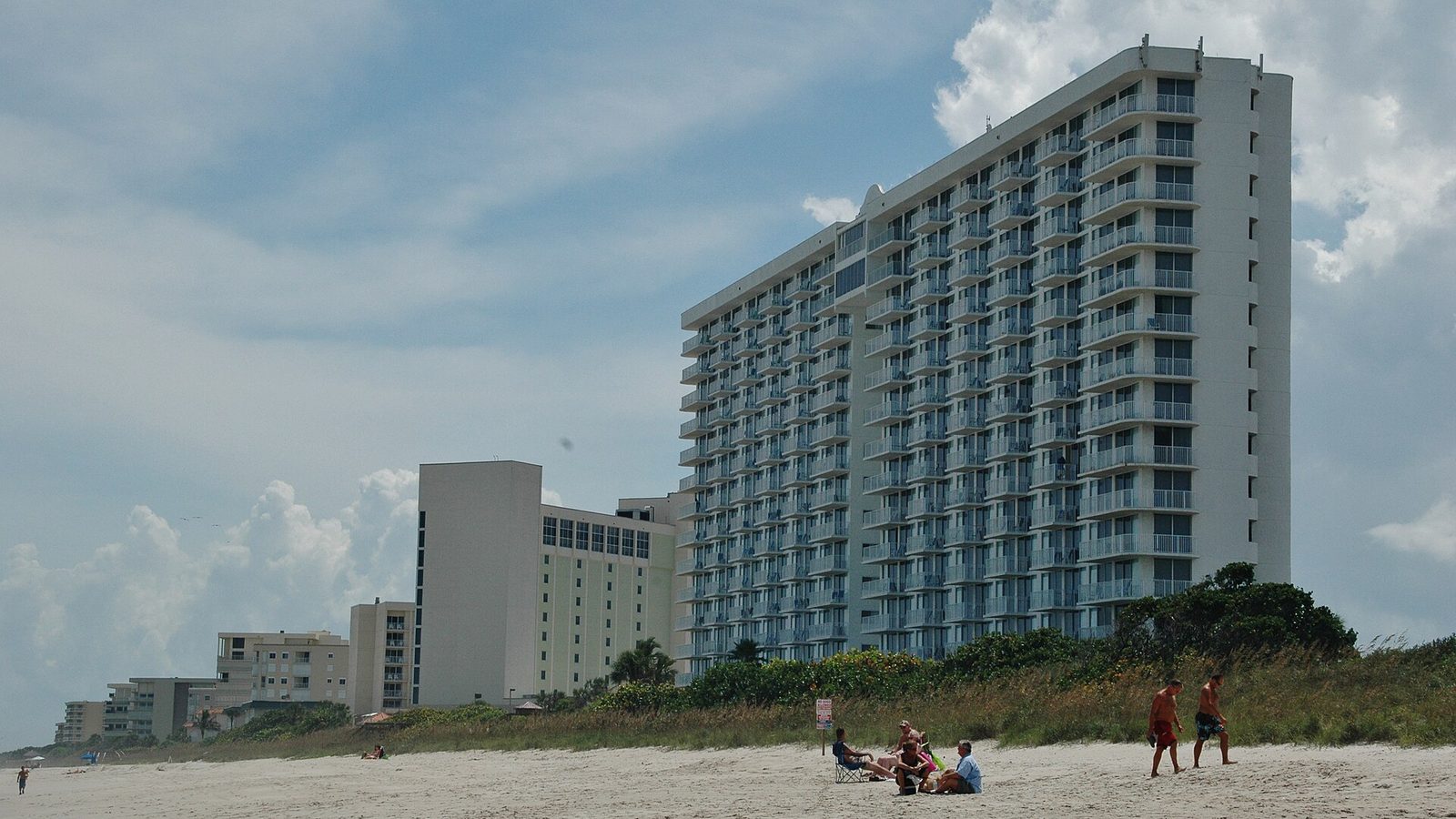 Paradise Beach Park shoreline