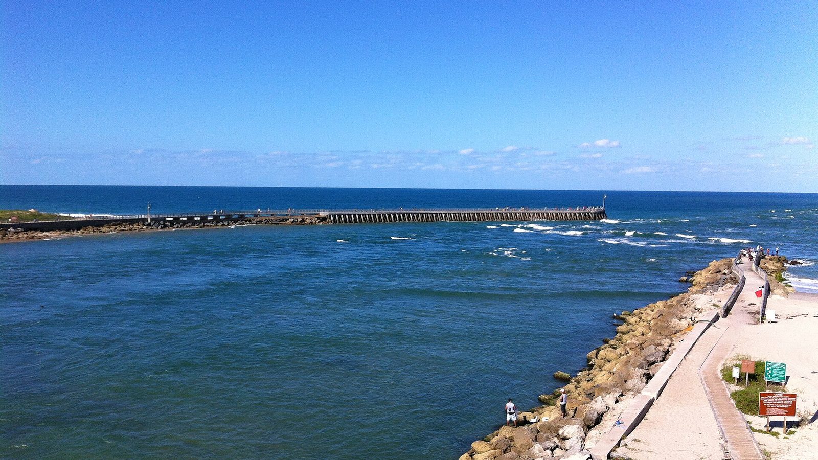 Sebastian Inlet State Park (North Jetty) shoreline